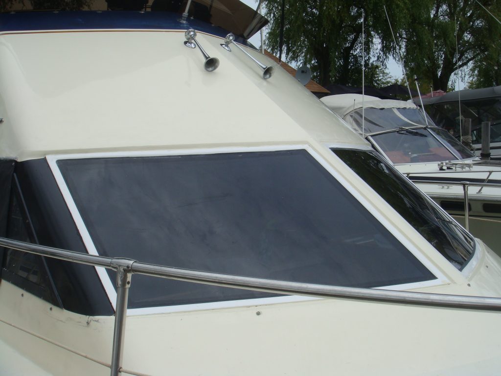 Curved Glass Boat Windshields; Hatteras 31' Sport Cruiser Windshield