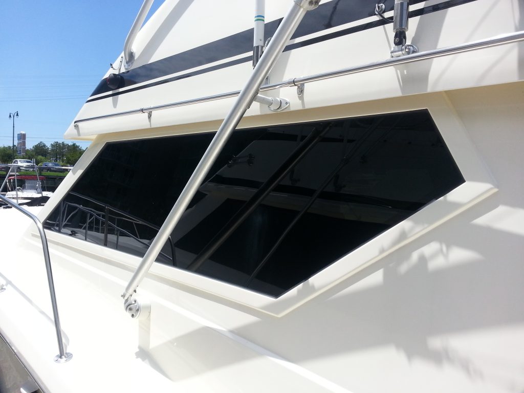 Hatteras Convertible 38 Series II Boat Windows