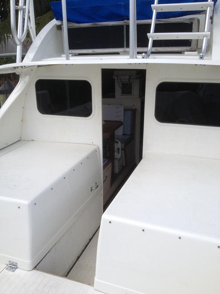 Bertram Bulkhead windows; port and starboard bulkhead boat winodws