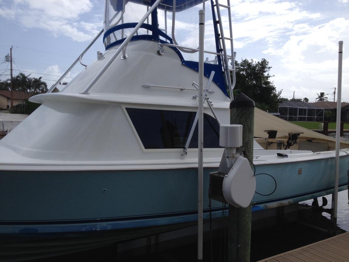 Picture - Bertram boat Window; Side windows